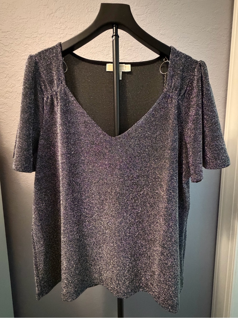 Michael Kohrs - Sparkle V-Neck Women’s Top - Shimmery Grey